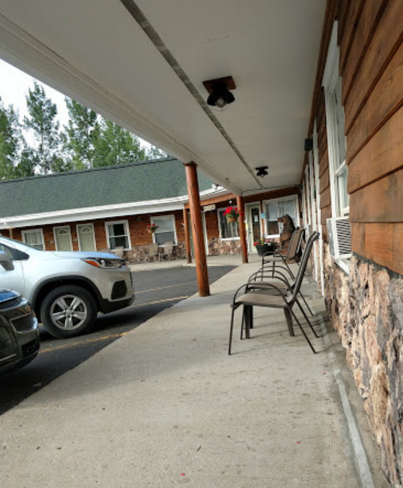 Superior Motel & Suites (Star-Lite Motel, Star Lite Motel) - Web Listing (newer photo)